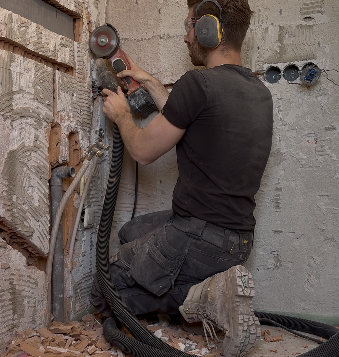 Sloopwerk aan de muur